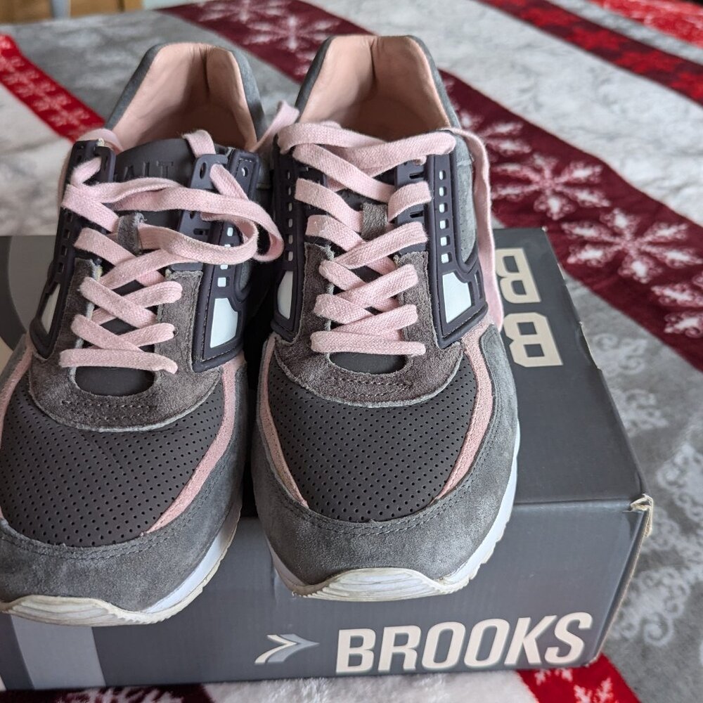 Brooks Bait mens's sz 10.5 women's sz 12